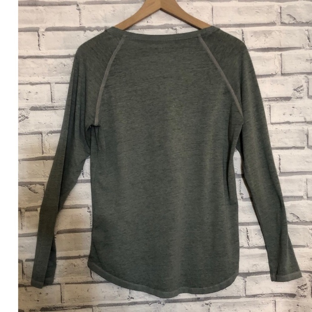 GAP full sleeves t shirt🌸 - Picture 2 of 3